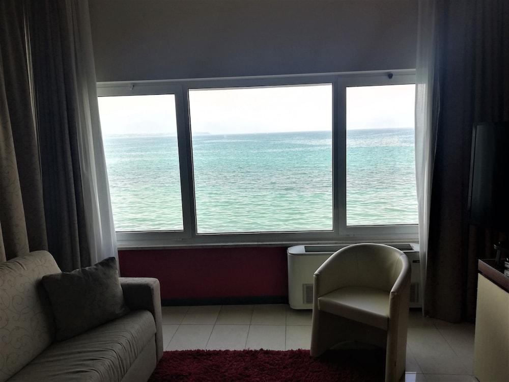 Estee Hotel