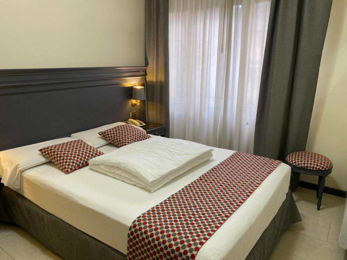 Estee Hotel
