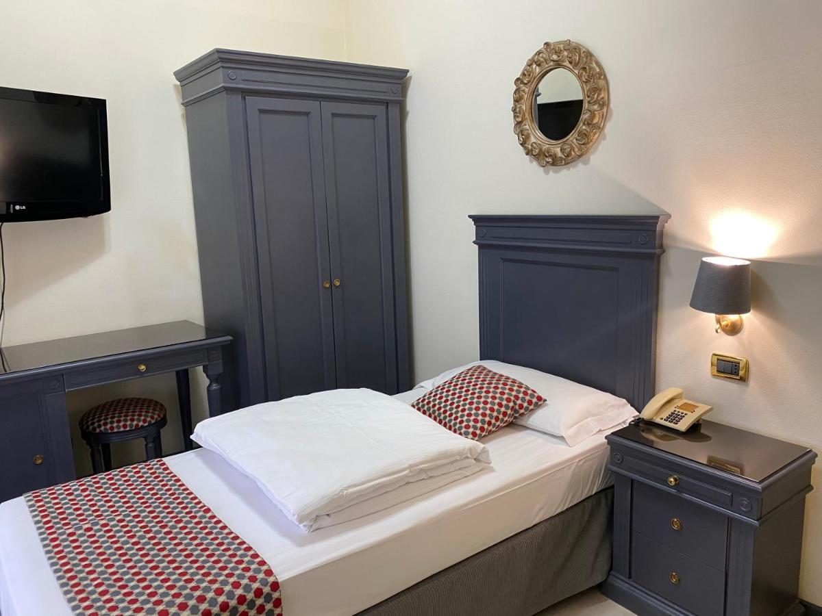 Estée 4*