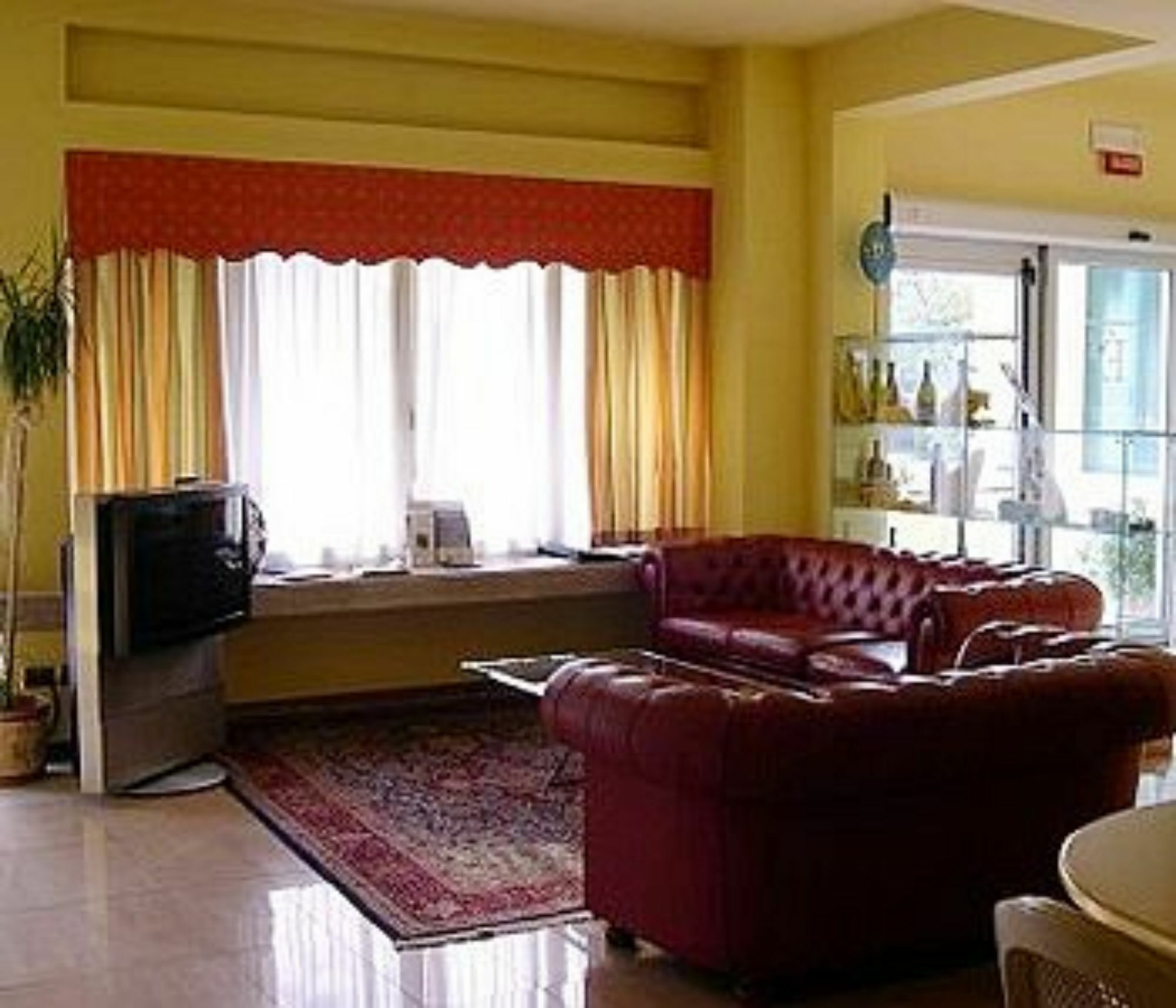 Estee Hotel
