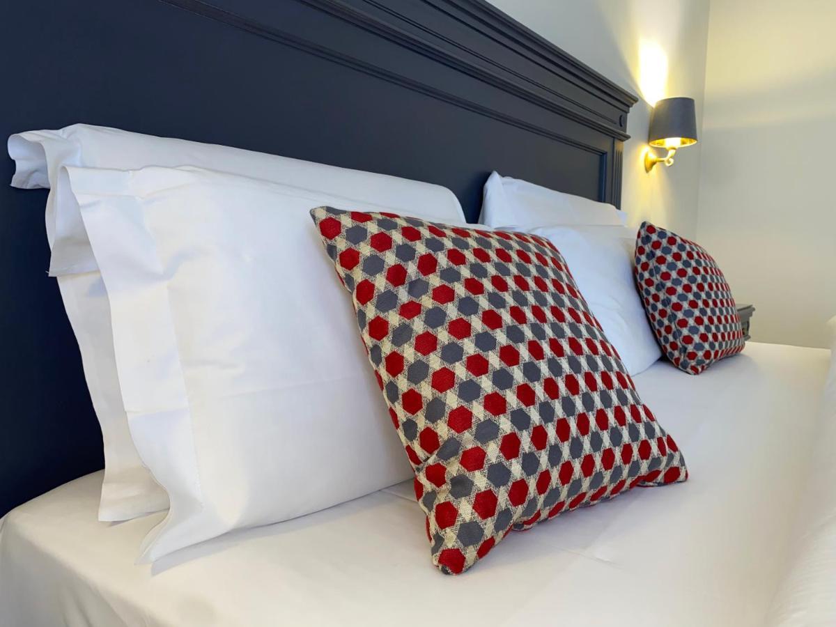 Estee Hotel