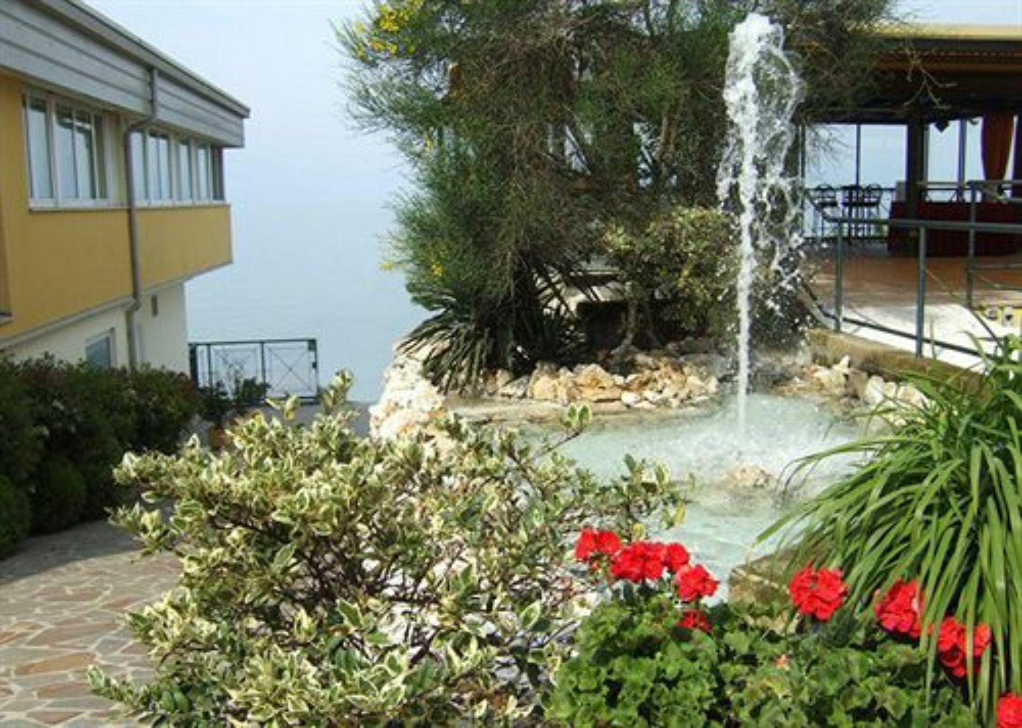 Estee Hotel